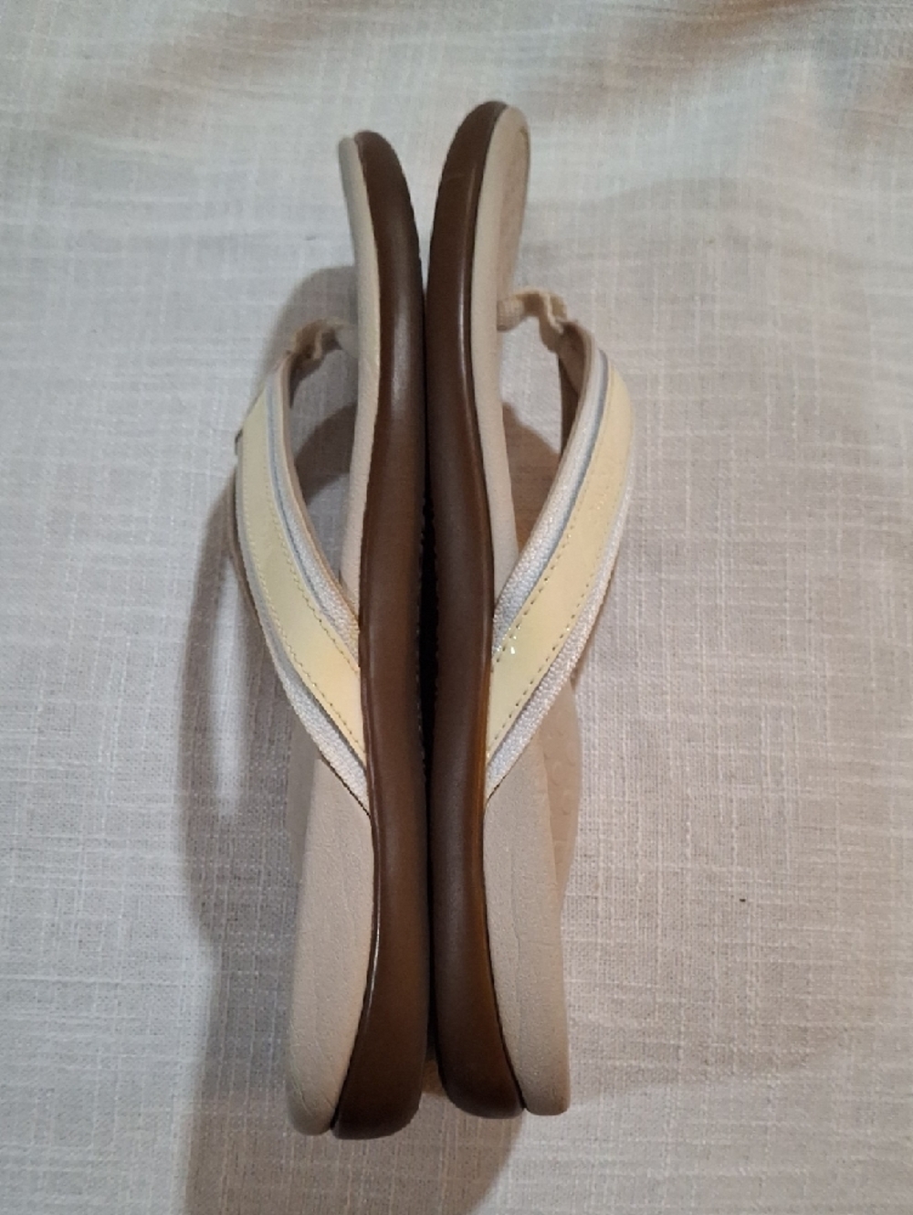 Vionic Beige Sandal Thong with Pale Yellow Straps Size 8 - Picture 6 of 10
